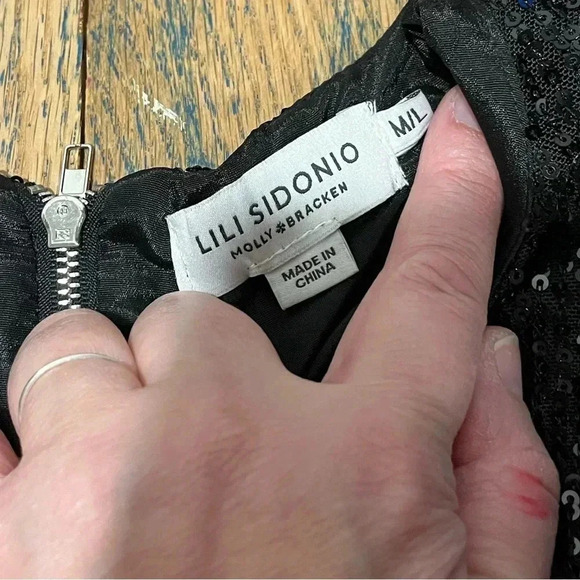 📍 LILI SIDONIO MOLLY BRACKEN Black  Sequin Mini Dress size M/L - Picture 2 of 9